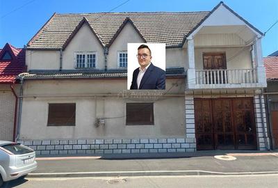 Casă individuală cu 13 camere cu Teren 1000 Mp în Est - 1