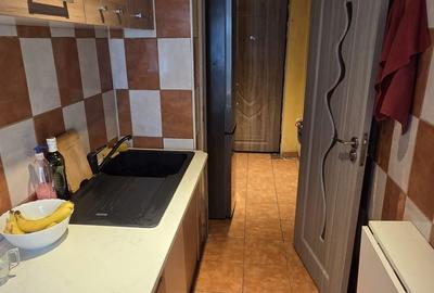 Apartament cu 2 camere semidecomandat în Berceni