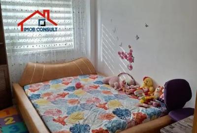 Apartament cu 3 camere decomandat în Narcisa - 9