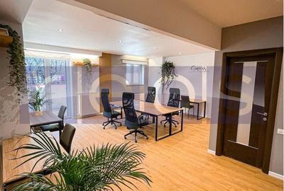 Apartament cu 3 camere, mobilat în Victoriei