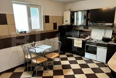 Casa P+1 de vanzare, cu 4 camere, 180 mp, zona Micro 2 - 14