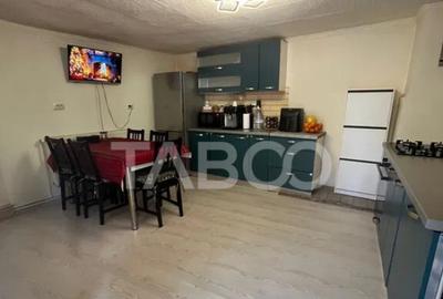 Casă cu 3 camere cu Canalizare în Gura Râului - 2