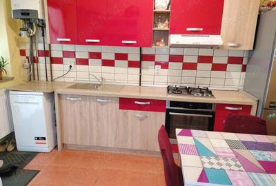 Proprietar vand casa individuala cu curte comuna, compusa din 3 camere, situata in zona Mehala - 10