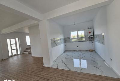 Casă cu 4 camere cu Teren 350 Mp în Rediu - 9