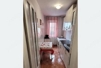 Apartament cu 3 camere semidecomandat în Narcisa
