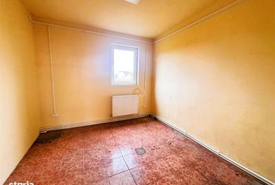 Spațiu comercial, de 1,400 mp, în 14 Mai - 7