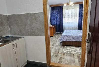 Garsoniera in One?ti, zona de jos, etaj 3 4. - 5