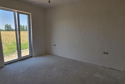 Casă cu 4 camere cu Teren 300 Mp în Șag - 15