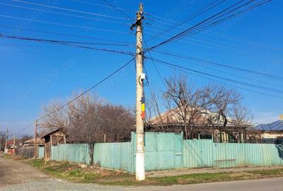 Casa cu poten?ial comercial in Grindu, jude?ul Ialomi?a - 18000 Euro - 2