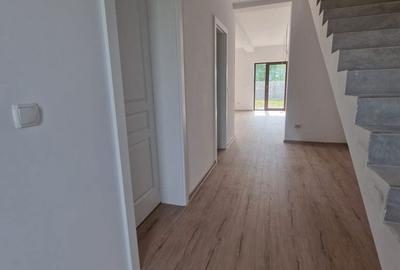 Casă cu 4 camere cu Teren 250 Mp în Moșnița Nouă - 3