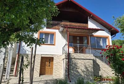 Casă cu 5 camere cu Teren 1200 Mp în Slănic - 3