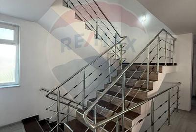 Casa / Vila cu 9 camere de vanzare in zona 1 Mai - 18