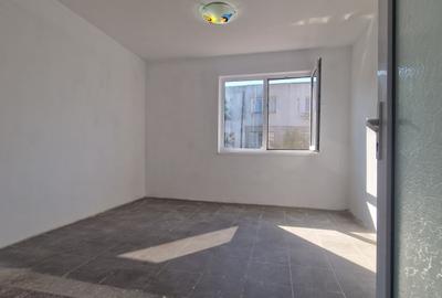 Garsonieră decomandată în Sud
