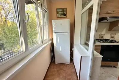 Ofer spre inchiriere garsoniera in zona Aparatorii patriei - 2