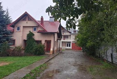 Casa Vadu Moldovei... 2 imobile...14 camere - 12