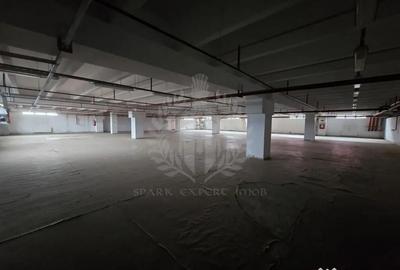 Spațiu comercial, de 3,400 mp, în Central