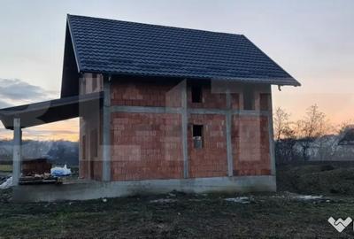 Casă cu 4 camere cu Teren 585 Mp în Central - 2