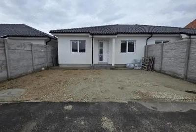 Casă cu 4 camere cu Teren 360 Mp în Nojorid - 2