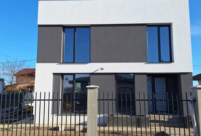 Casă cu 4 camere în Vânători - 1