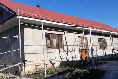 Casă cu 4 camere cu Teren 800 Mp în Central - 2