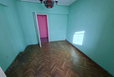 Apartament cu 2 camere decomandat, etaj 3/8, zona Dacia - 3