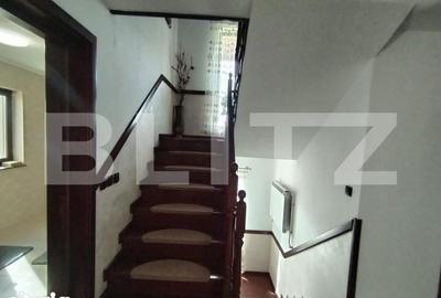 Casă cu 10 camere cu Teren 2300 Mp în Central - 5