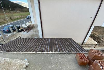 Casă cu 4 camere cu Teren 400 Mp în Luna - 9