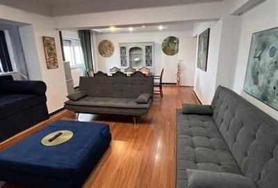Apartament cu 3 camere decomandat în Moșilor