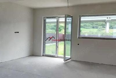 Casă cu Teren 400 Mp în Luna - 1