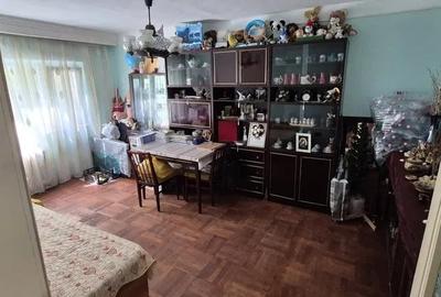 Apartament 2 camere Strada Lupeni - etaj 1/4 - 53 mp - 1