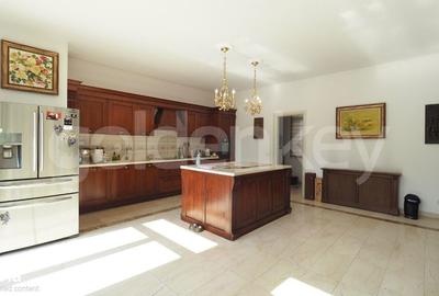 Casă cu 6 camere cu Teren 813 Mp în Central - 5