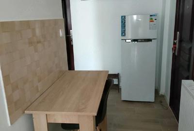 Garsonieră decomandată în 1 Mai