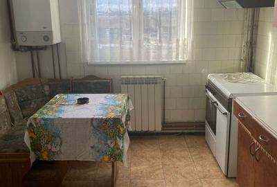 Apartament cu 3 camere semidecomandat în Sud