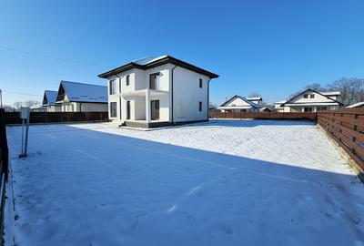 Casă individuală cu 5 camere cu Canalizare în Valea Ursului - 1