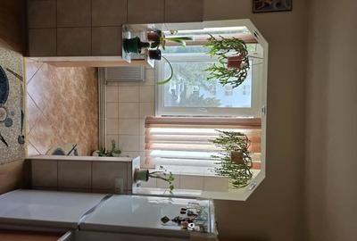 Apartament cu 2 camere decomandat în Tractorul - 2