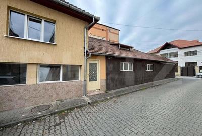 Casa pretabila ca spatiu comercial, 3 camere, 139 mp, zona cetate - 10