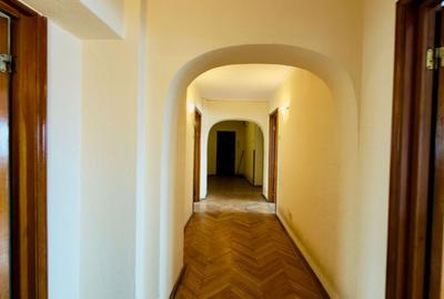 Apartament cu 4 camere decomandat în Titulescu - 9