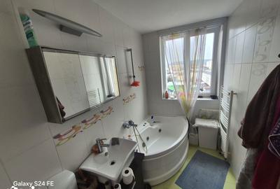 Apartament cu 3 camere decomandat în Dărmănești - 19