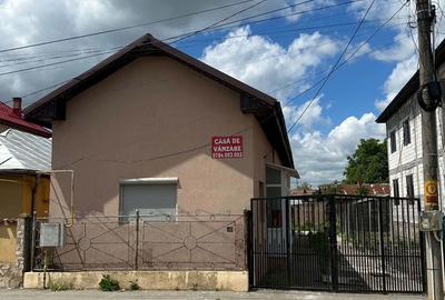Casă cu 3 camere în Central - 1
