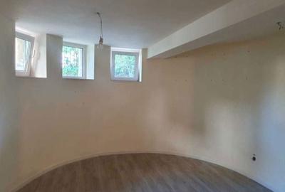 Spațiu comercial, de 80 mp, în Central - 3