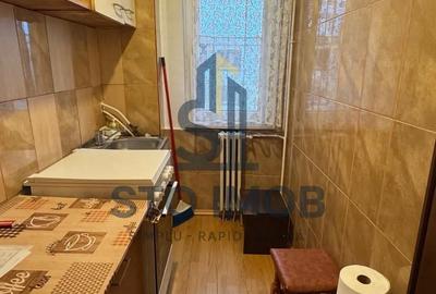 Garsonieră decomandată în Central