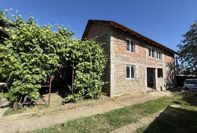 Casă cu 4 camere în Zăbrani - 1