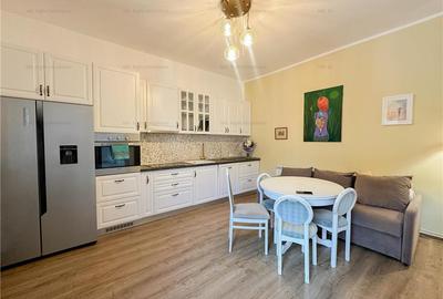 Apartament cu 3 camere decomandat în Schei - 2