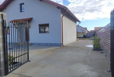 Casă cu 3 camere în Livada - 1
