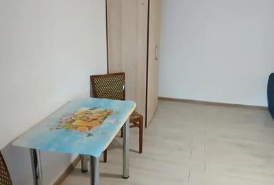 Garsonieră decomandată în Central - 1