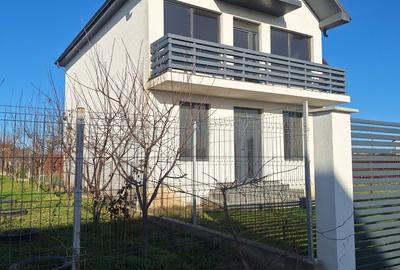 Casă cu 4 camere în Central - 2