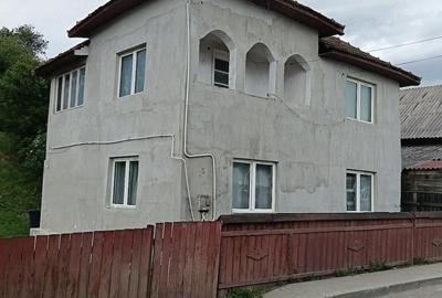 Casă cu Teren 1200 Mp în Central - 5