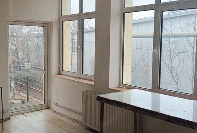 Spațiu comercial, de 34 mp, în Central - 4