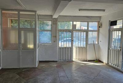 Spațiu comercial, de 50 mp, în Central - 3