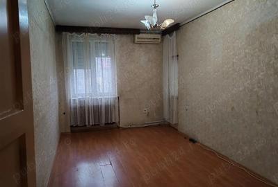 Apartament cu 3 camere semidecomandat în Central - 1